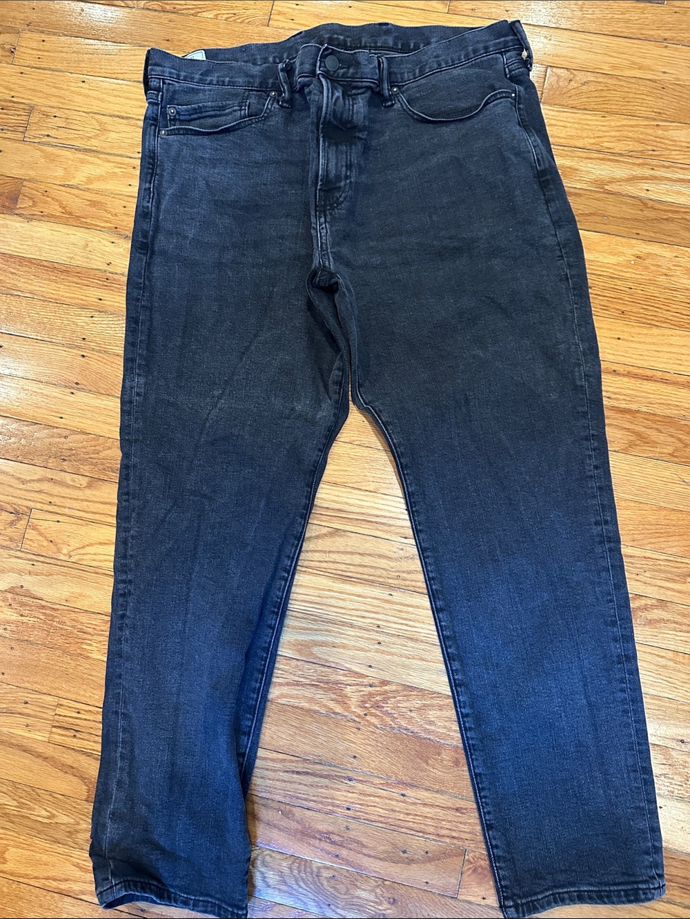 GAP Men's Slim Straight Jeans in Washed Black